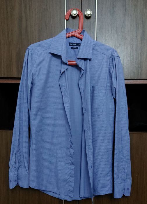 Продаю классическую рубашку для мужчин на учёбу или работу