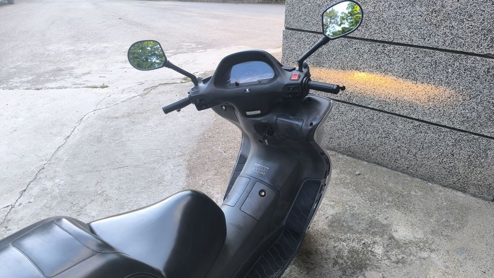 Продавам скутер св250