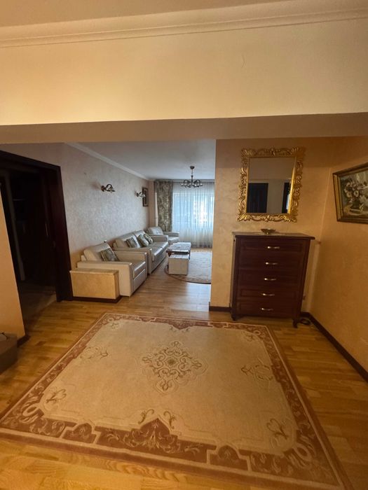 Se inchiriaza apartament 4 camere centru civic ultracentral bloc Regina Maria - Palas
