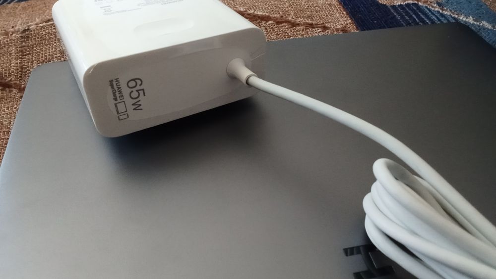 Наудбук HUAWEI новыи