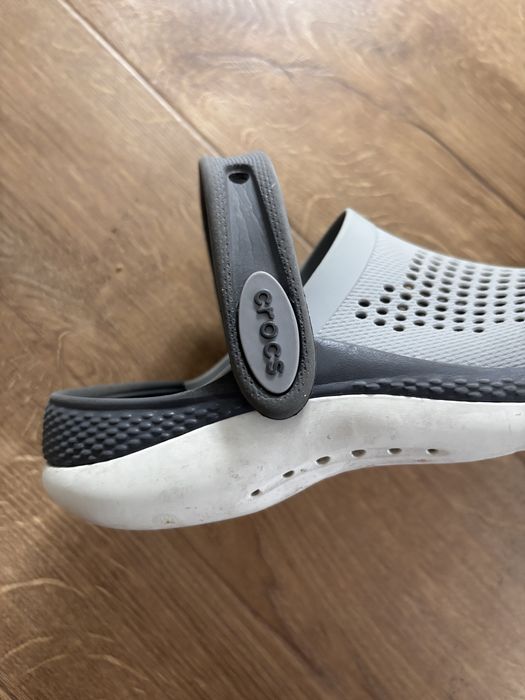 Crocs copii culoare gri