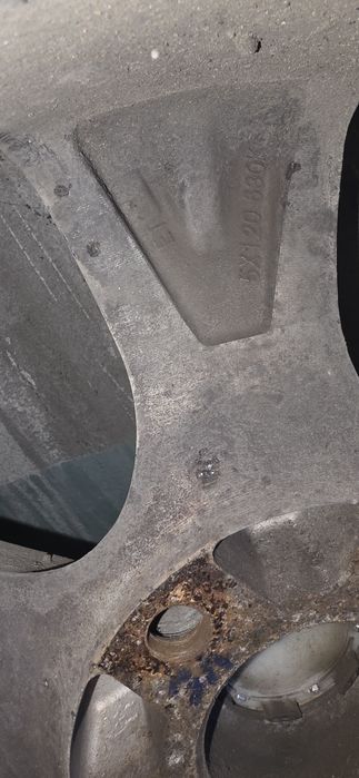 Продам 16 диски с резиной (уставшей) 5х120