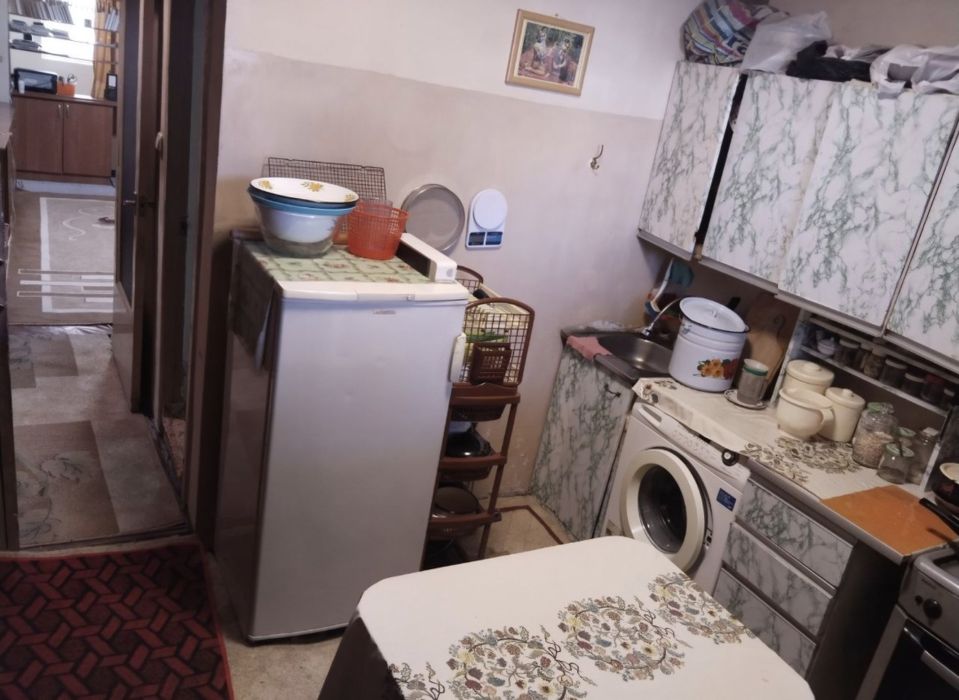 Юнусабад.15 квартал. Продается квартира 1/1/4