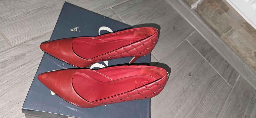 Pantofi Guess mărimea 39