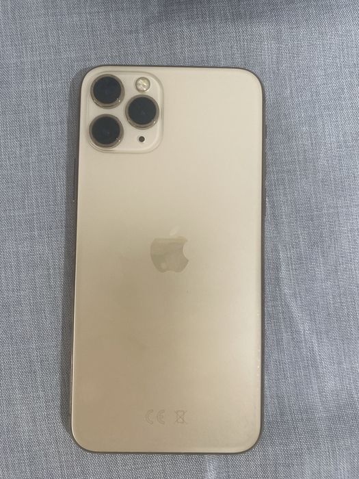 Vand Iphone 11 Pro  in stare foarte buna decat baterie trebuie schimbata dar el mai merge si cu bateria lui