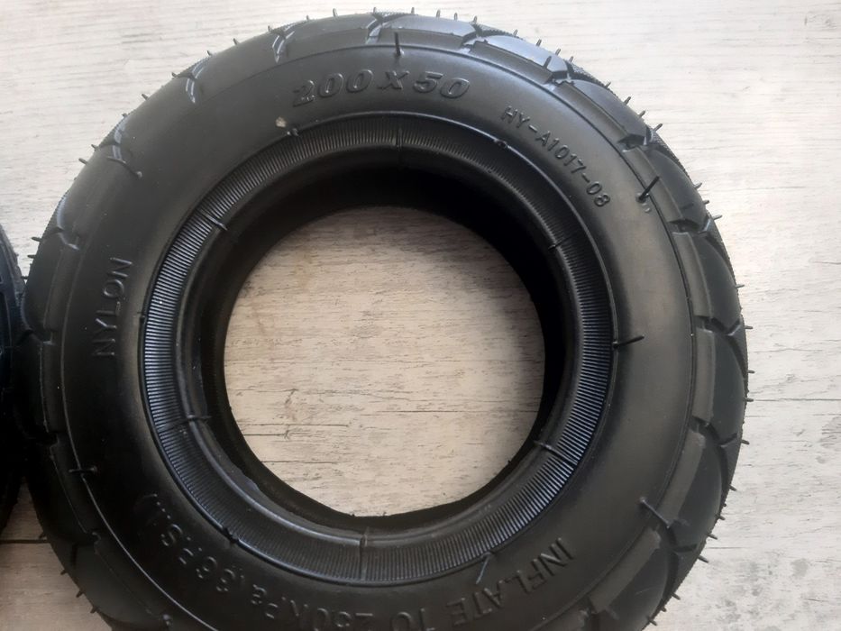 Покрышки 200х50. 2 штуки.