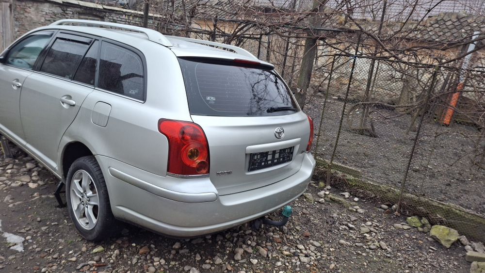 Se vinde în vederea dezmembrării. Toyota Avensis  an 2003 .