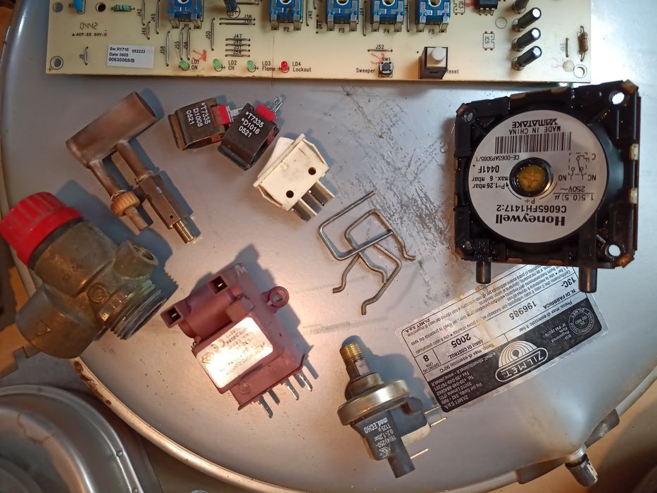 Buderus Logamax  U012-24 28K placa electronica Fluxostat Vana gaz