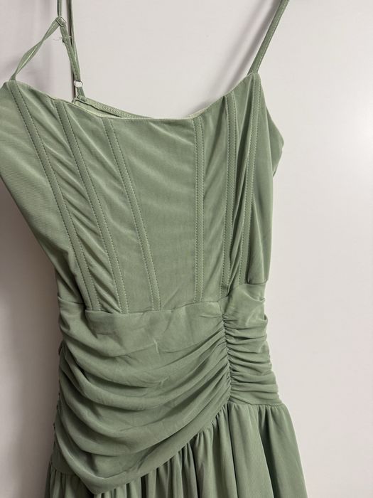 Страхотна къса рокля със цип