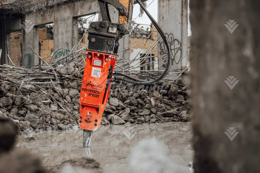 Гидрорыхлитель Impulse R100 Evolution на мини-погрузчик JCB SSL 175