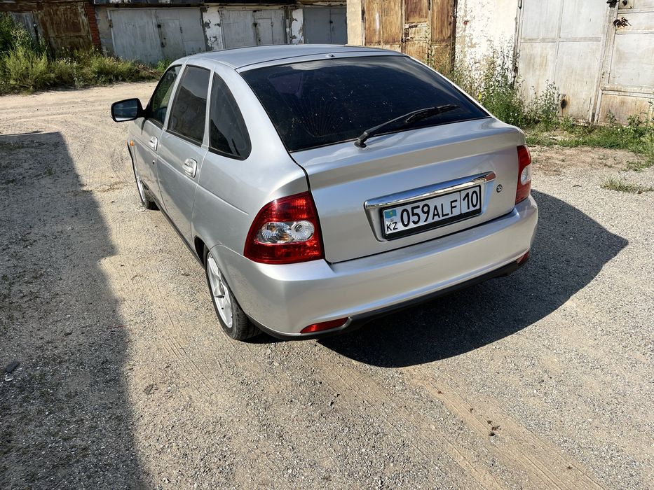 Приора хэтчбэк 2011 года