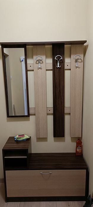 Дава се под наем,  Хале обзаведен