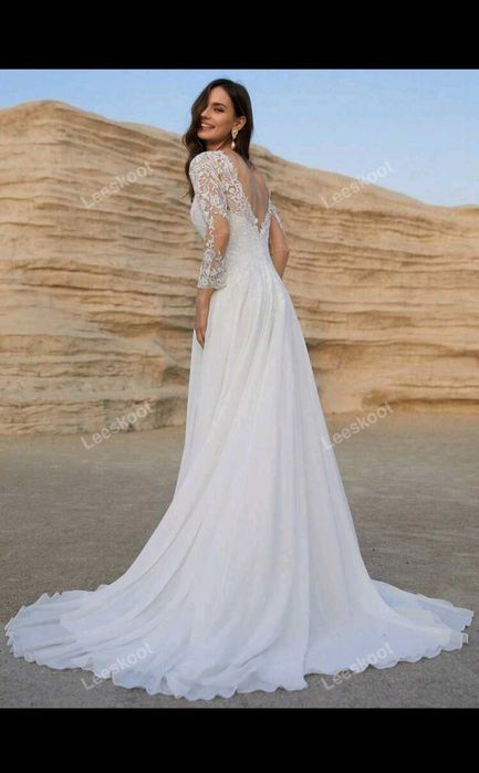 Сватбена рокля с дантелени ръкави и регулиращо се  закопчаване