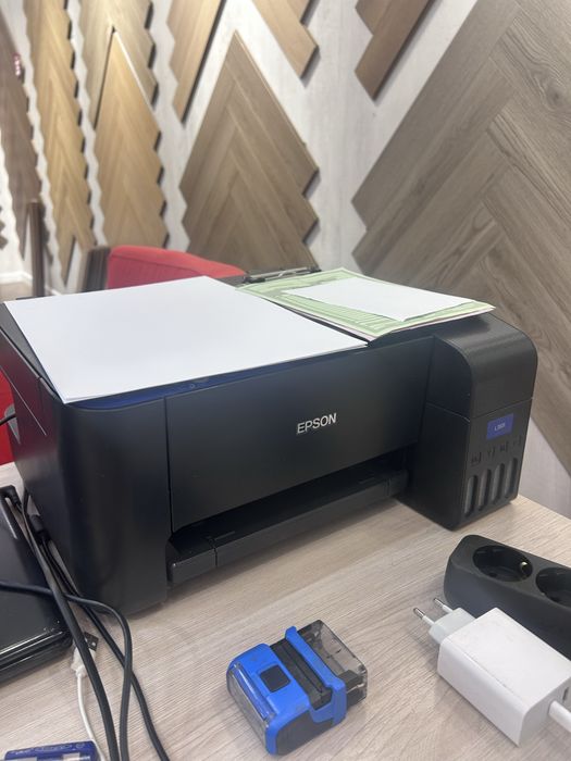 Цветной принтер с гарантией EPSON продаю