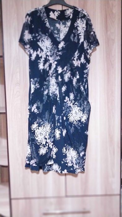 Продам платья женские б/у