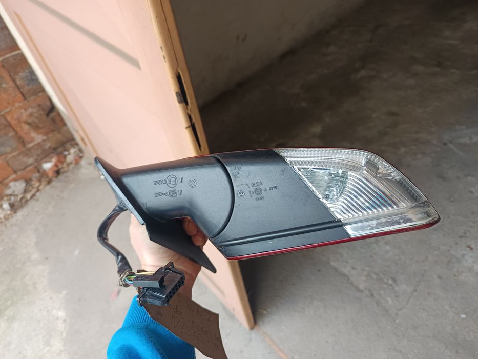 Странично огледало Октавия 2