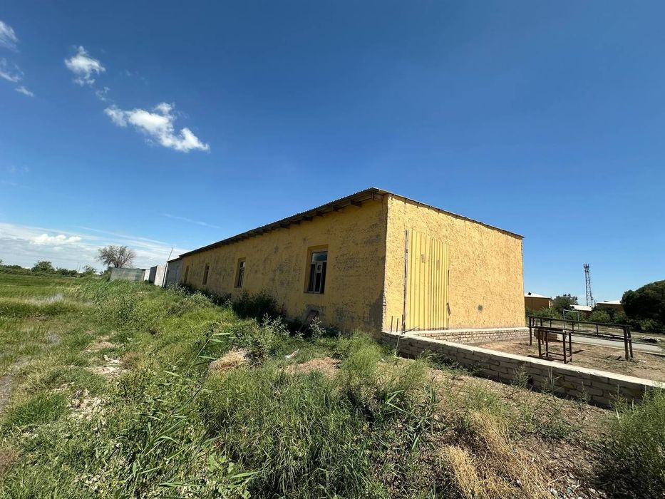 Noturar bino sotiladi,240 m²