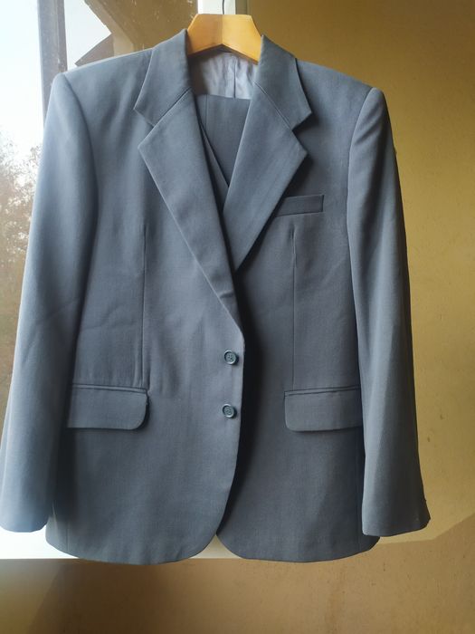 Костюм мужской тройка