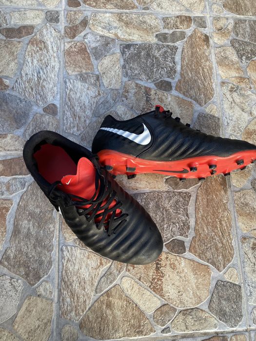 Маркови бутонки Nike