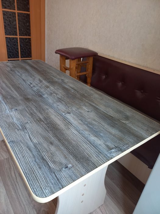 Кухонный стол со стульями