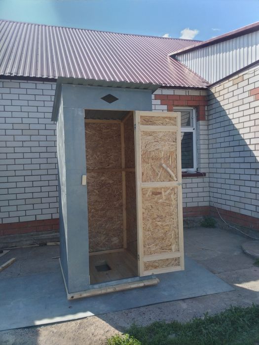 Уличный туалет теремок