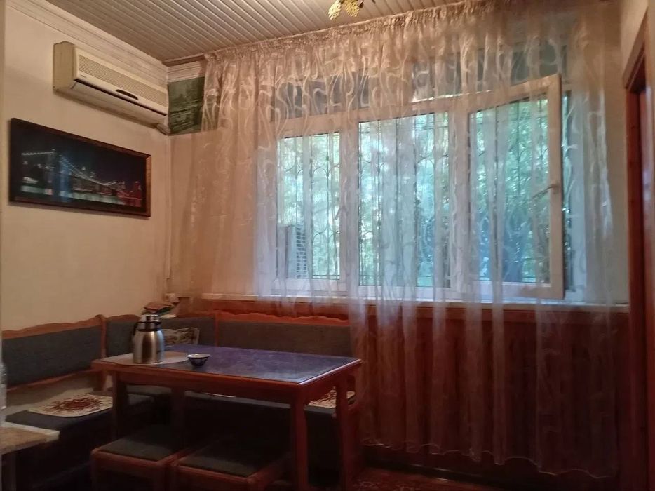 ЮнусРаджабий квартира 3х комнатная на 2 этаже  срочно