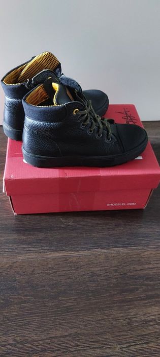 Продаю кожаные ботинки р. 33