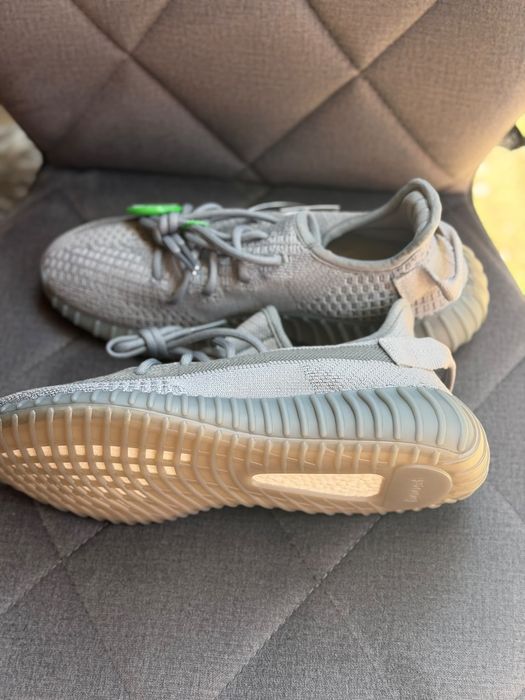 Adidasi Yeezy 350 v2