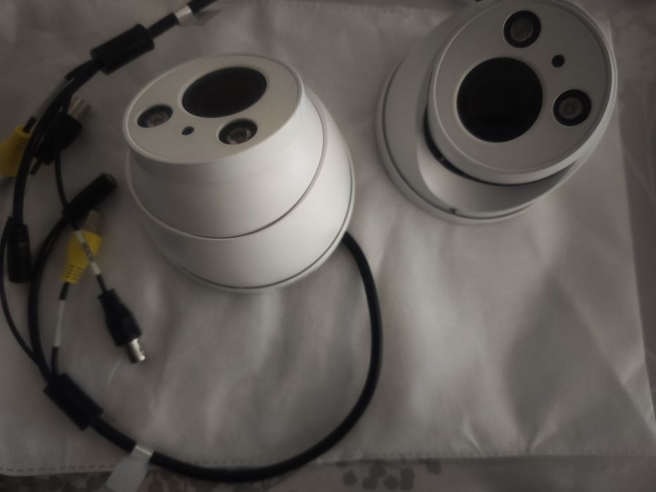 Продавам два броя камери dahua