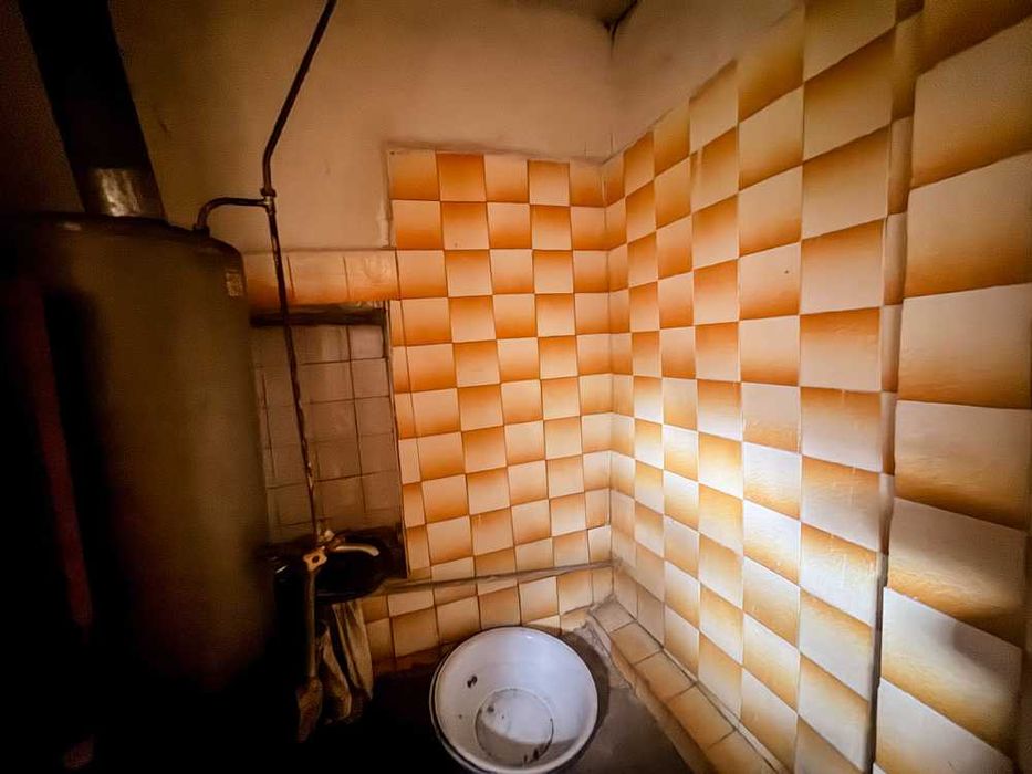 Kъща с 3 спални, гараж и стопански постройки в живописното село Червен