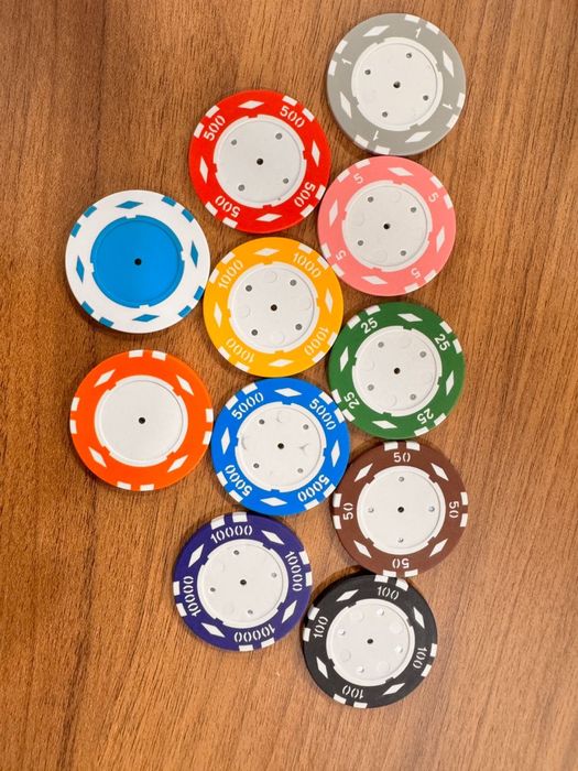 Jetoane si valize pentru jetoane customizate de ceramica si clay CustomTables.eu Bucuresti #jeton #jetoanepoker #jetoanecustomizate #jetoanpersonaliza