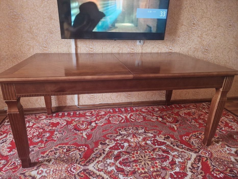 Продам дубовый стол со стульями