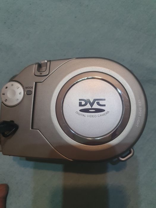 Camera foto video digitala Sony hdv-xr500x
Impecabila Funcționează perfect 
Are card 1gb
Fără alte accesorii