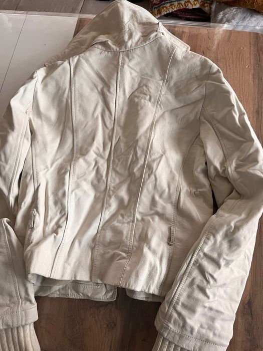 Бяло кожено яке, запазено