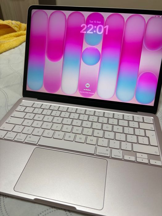 Mac Book Neo розов