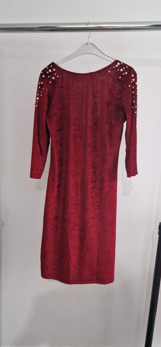Rochie din catifea rosu cu accesorii