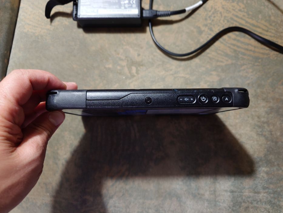 Tableta Panasonic FZ-M1 pentru diagnoza auto