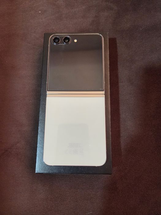 Samsung galaxy Z flip 5