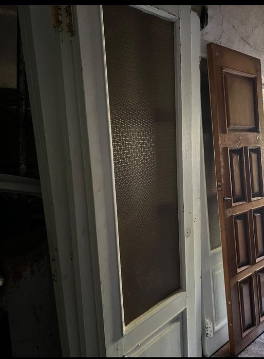 Продам двери межкомнатные.