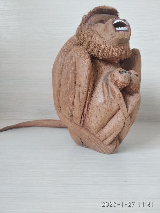Сувенирная обезьянка из натурального кокоса. Ручная работа.
