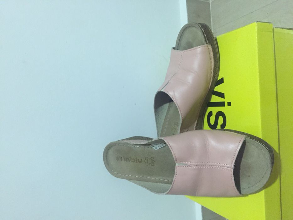 Продават се дамски обувки