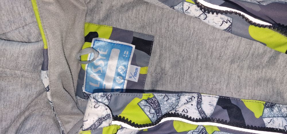 Продам куртку на мальчика