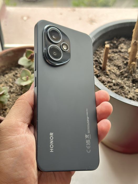 Honor 400 5G 8/256 yengi srochnaligi sababli endi narxi tushdi