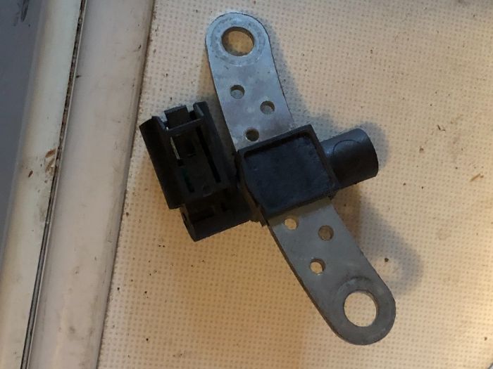 Продавам датчик кол вал.в. помпа, агренажен кт за рено лагуна 2 бензин