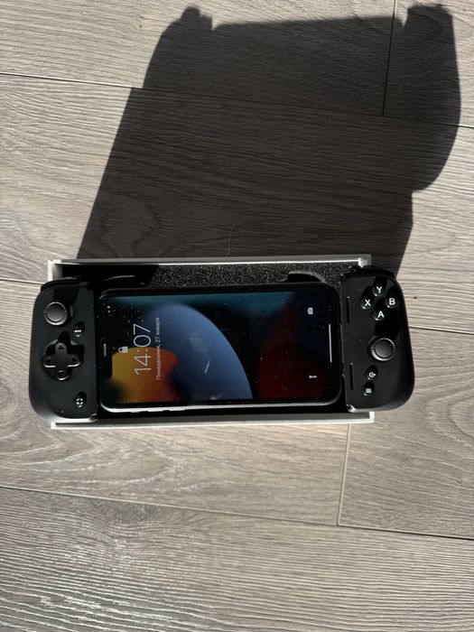 Геймпад для iphone айфона, Razer Kishi v2