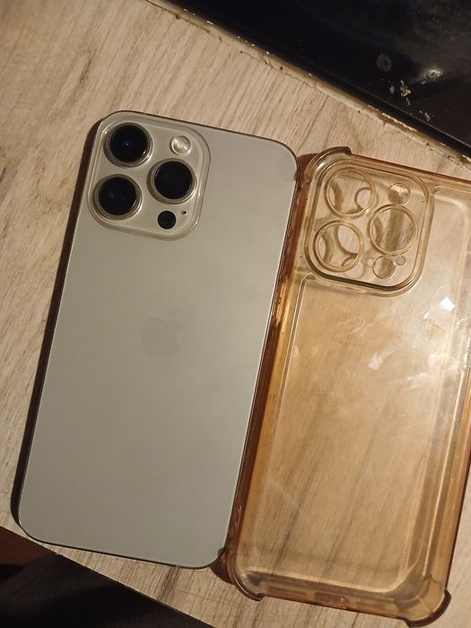 Vând 15 Pro Max display ul nu este original negociabil