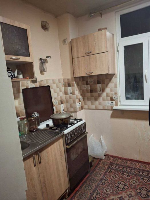 Farhod bozori orqasida, Jahon tillari universiteti  yonida kvartira