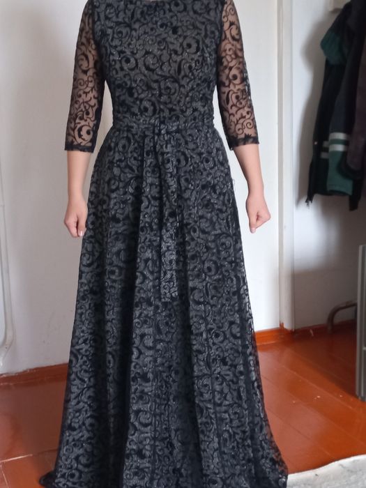 Платье нарядное.