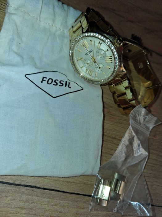 Часовник FOSSIL , почти нов