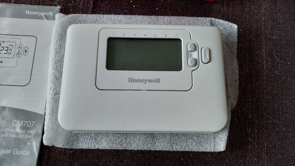 Termostat Honeywell CM707 ecran luminat, 6 bucati NOI (cele mai bune)